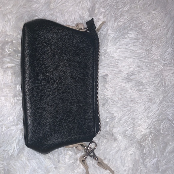 Danier leather clutch - Picture 2 of 2